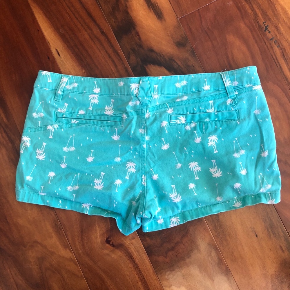 Volcom shorts - Picture 2 of 2